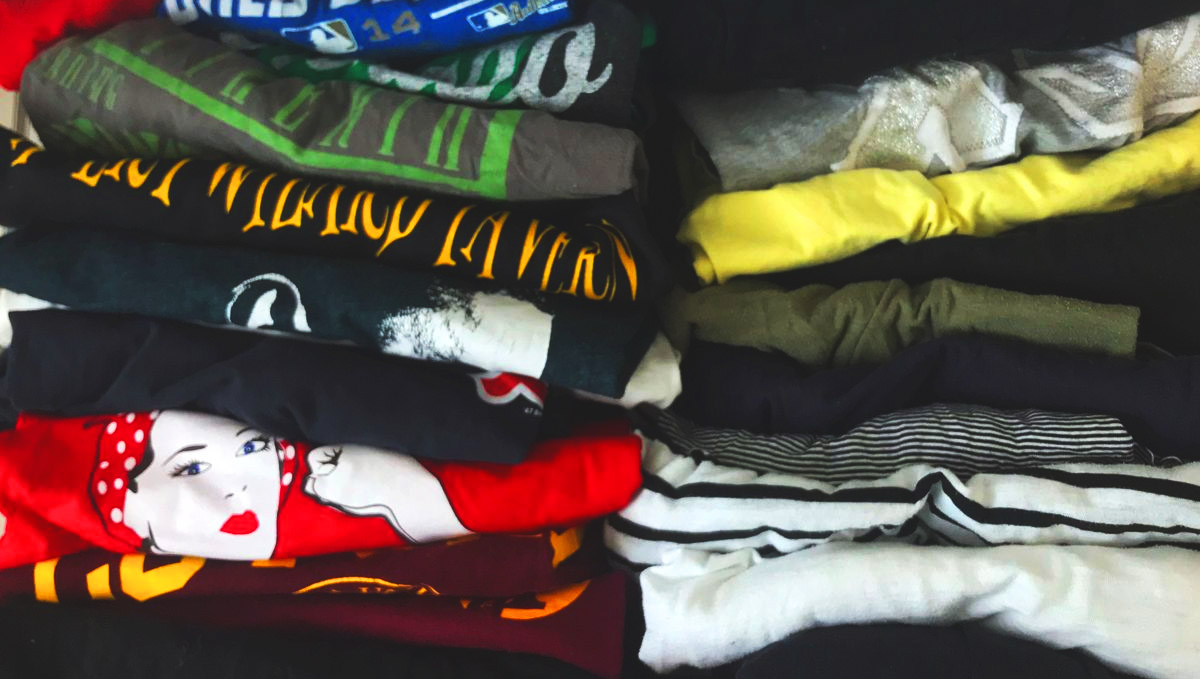 Stash your plants in between your T-shirts pile.