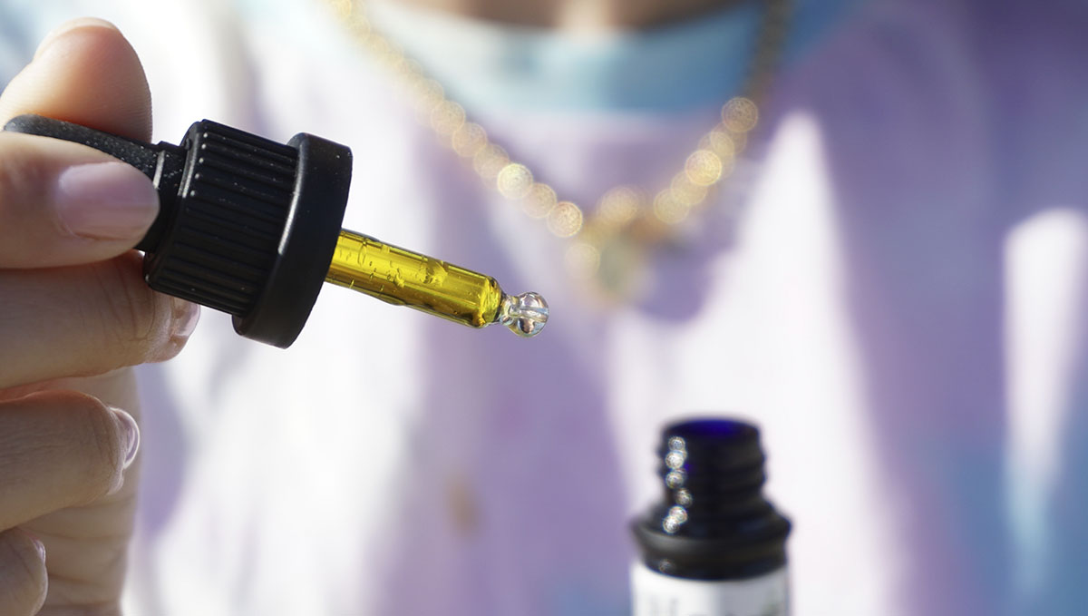 How To Make Plants Oil At Home: A Step-By-Step Guide: Make coco based plants oil, it blends great!