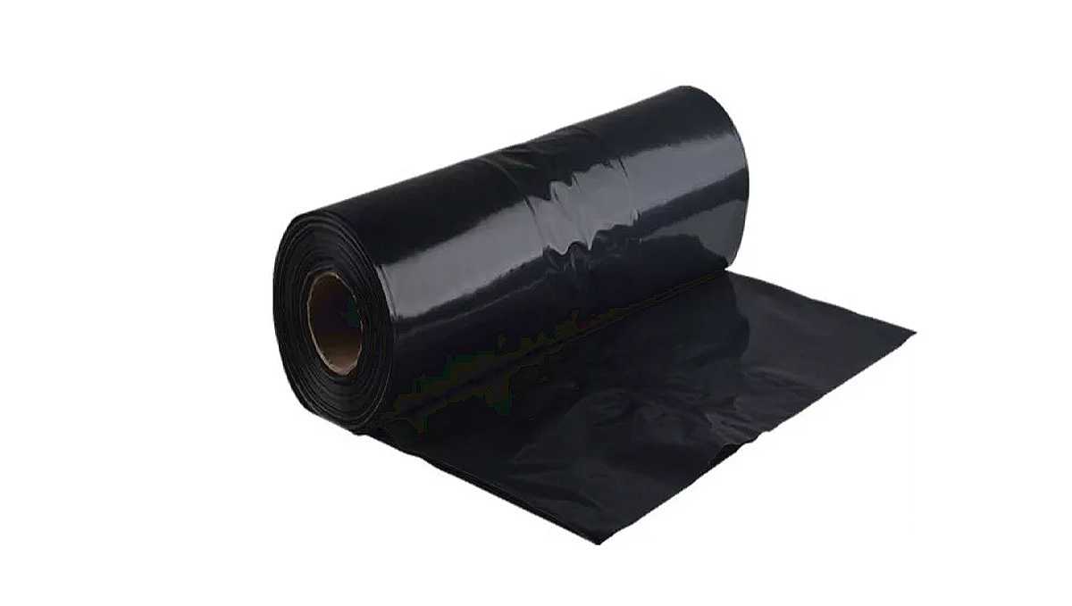 Diy grow room: black plastic sheet
