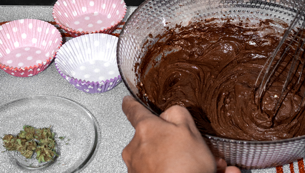 Kaip gaminti valgomus kanapių produktus: infuzuoti brownies