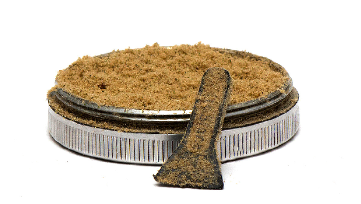 O que é Kief e melhores formas de usá-lo: Kief coletado no Grinder O que é Kief e melhores formas de usá-lo: Kief coletado no Grinder