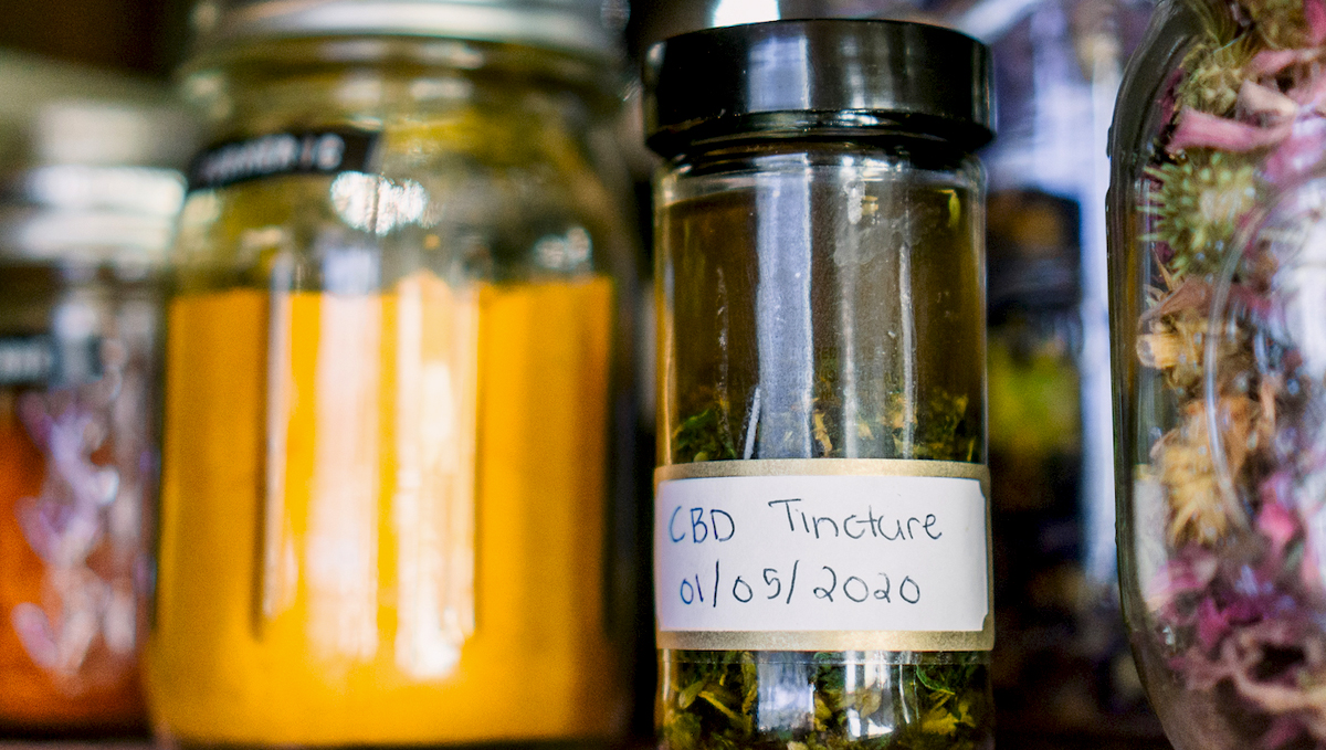 Store the cannabis tincture for 1-2 weeks.