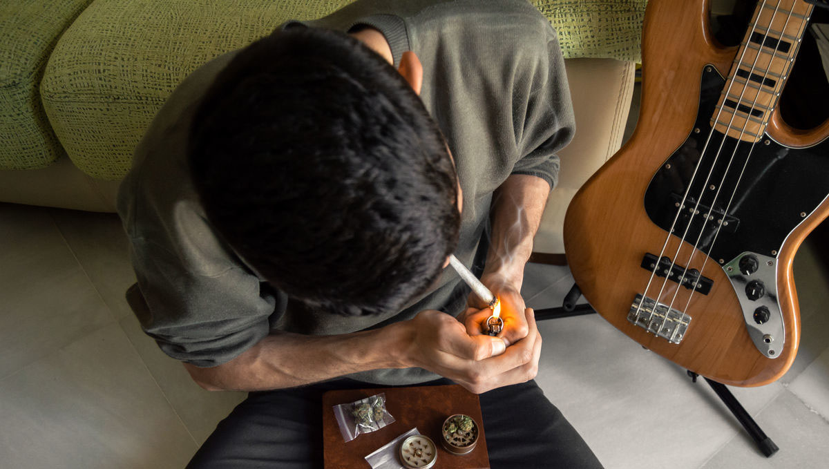 Plants and artists go hand in hand, that's why artsy stoner are a common type.