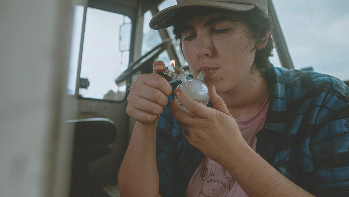 Do's and Don'ts of Setting The Water For Your Bong: The main sign you've set the water right is a smooth smoke.