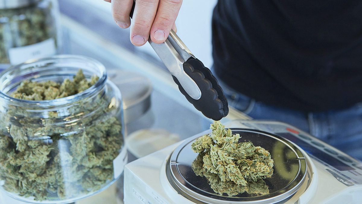What are the costs differences between vaping and smoking cannabis? What are the costs differences between vaping and smoking cannabis?