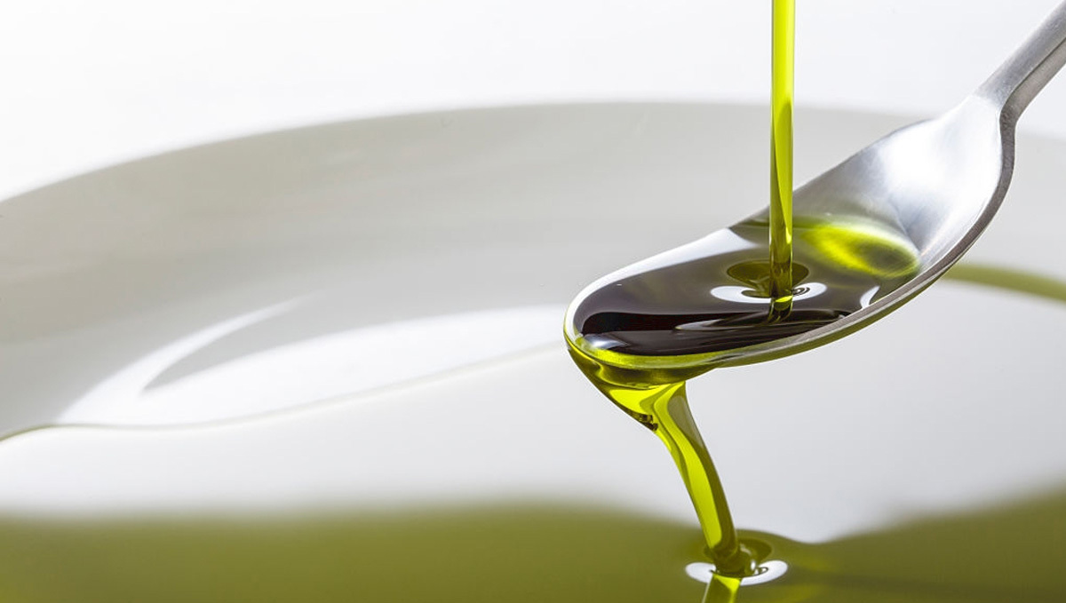What to do with cannabis trimmings: infused olive oil