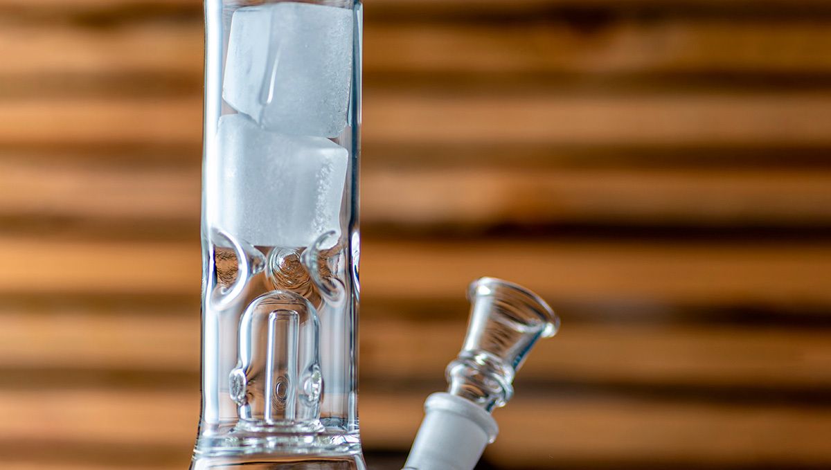 How to use a bong: tips and tricks