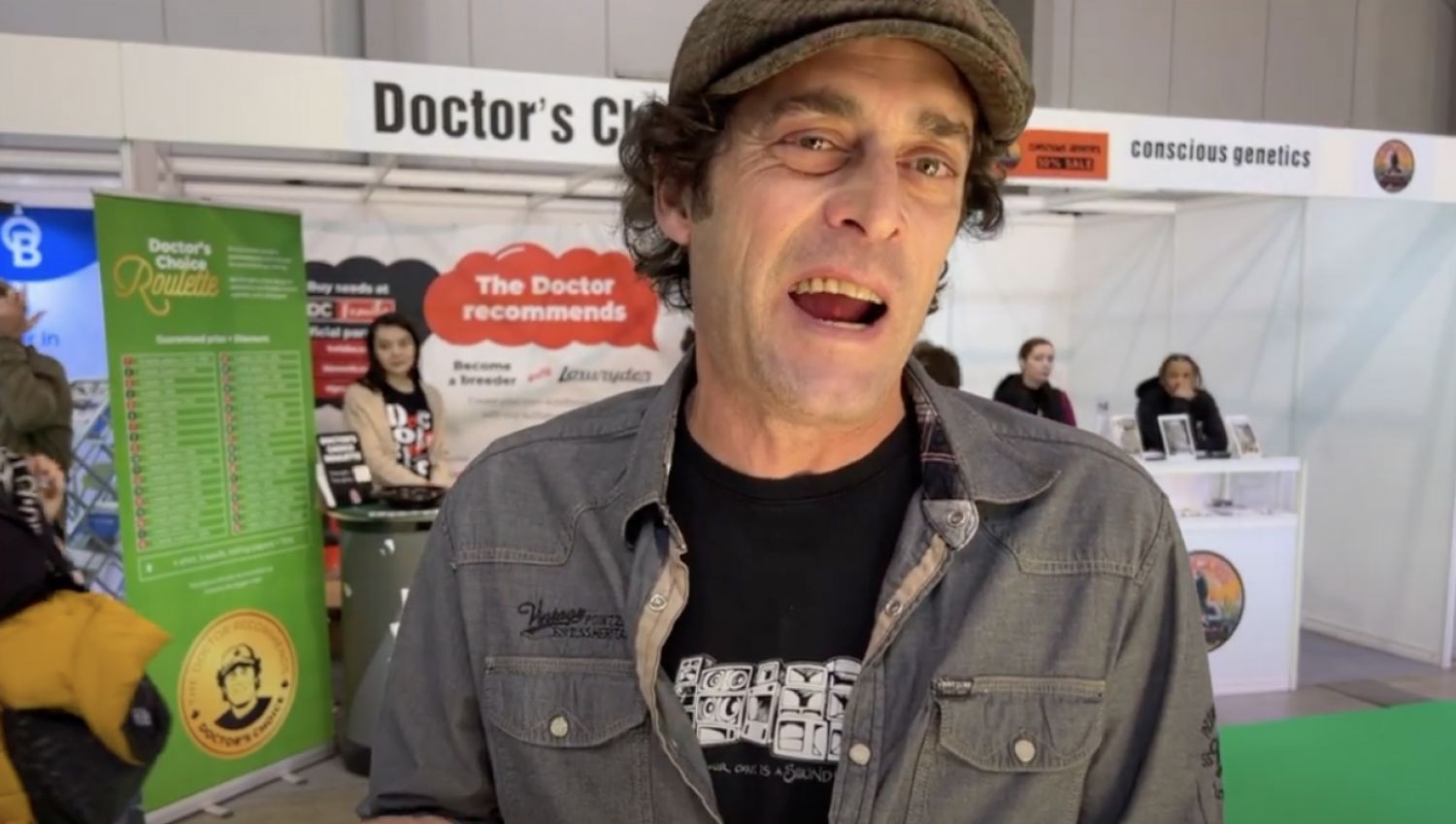 Sasha neben seinem Stand auf der Spannabis 2023.