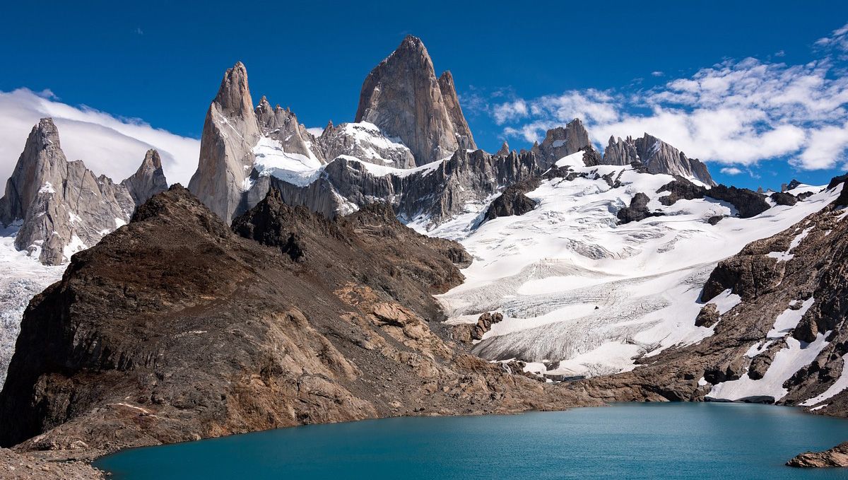Cannabis in Cile: Guida sullo Stato Legale: Vista montuosa con lago