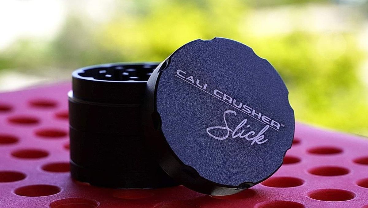 15 Melhores Moedores de Maconha para Comprar em 2022: Cali Crusher OG Slick Antiadherente