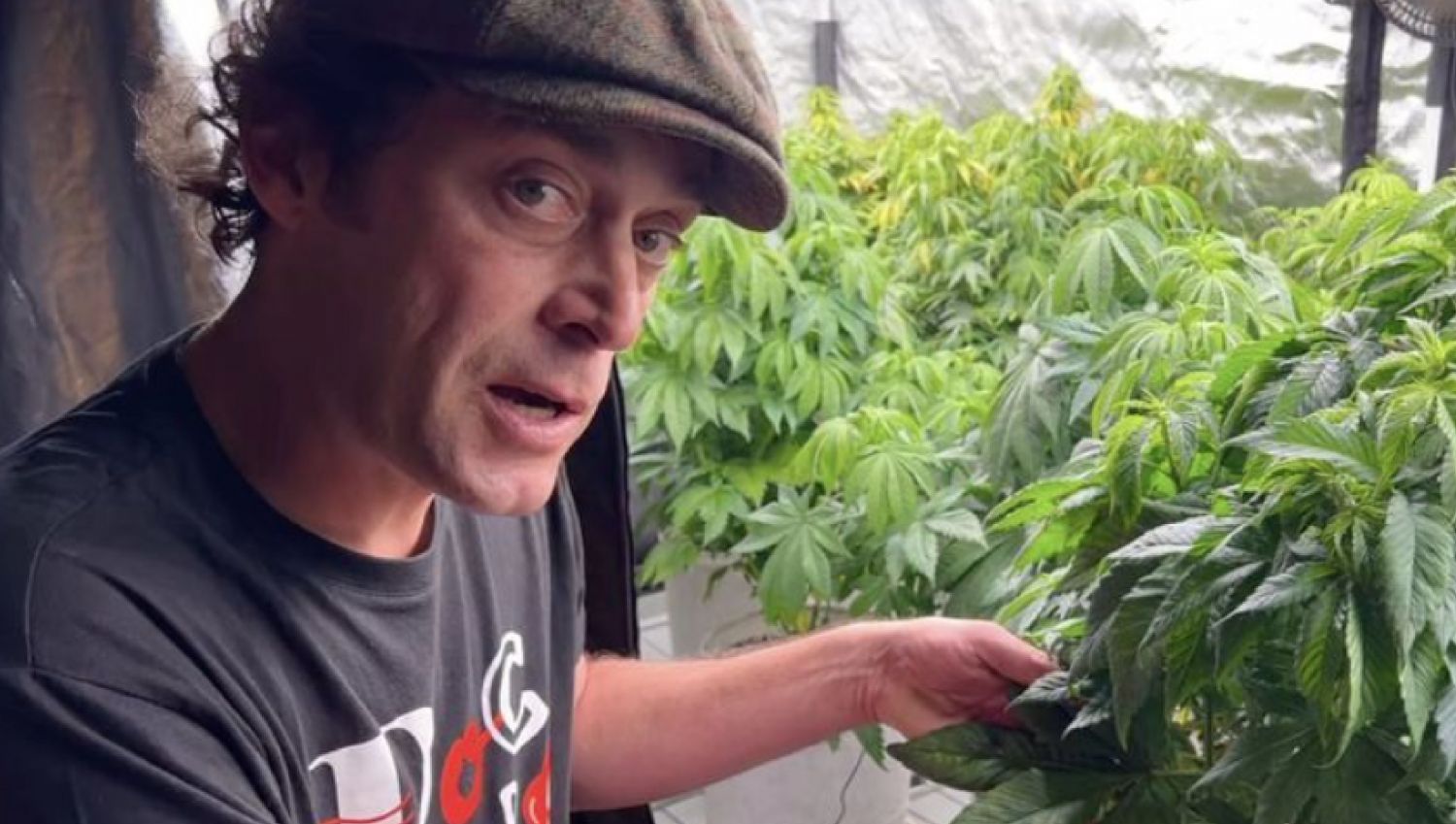 Sasha in seinem Growroom.