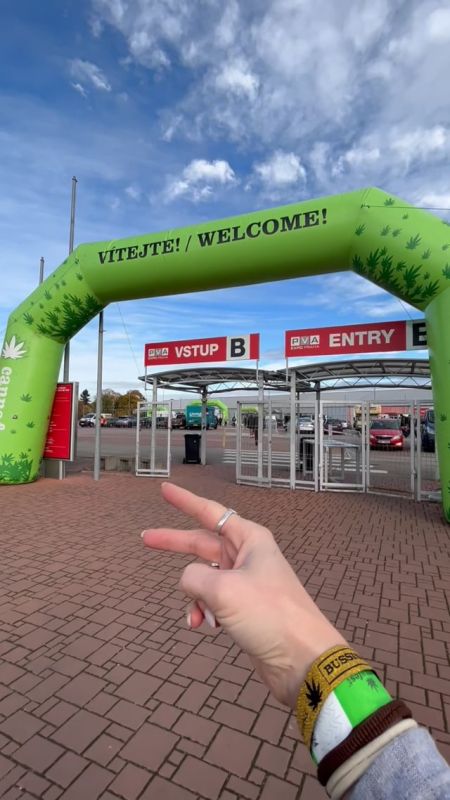 Cannafest Prague 2023 - Pass the Joint at the Expo Entrance